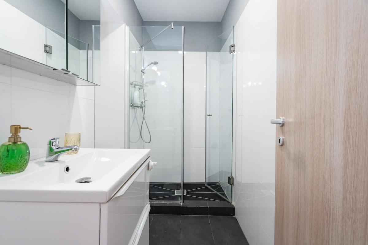 Apartment Sunny Large Flat - Amzei Square - Superb Balcony *