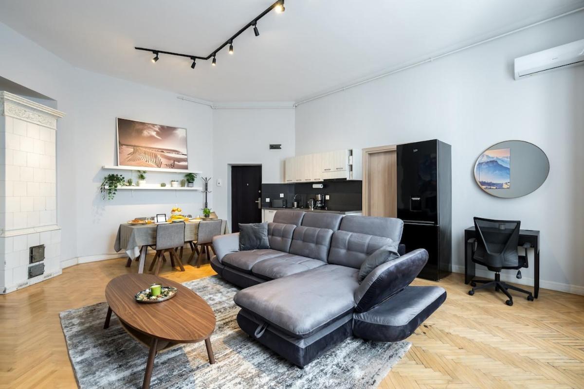 Apartment Sunny Large Flat - Amzei Square - Superb Balcony Bucharest