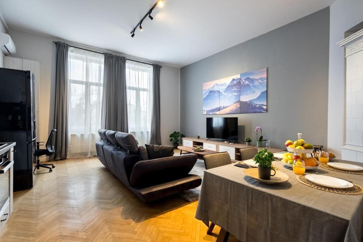 Sunny Large Flat - Amzei Square - Superb Balcony Bucharest