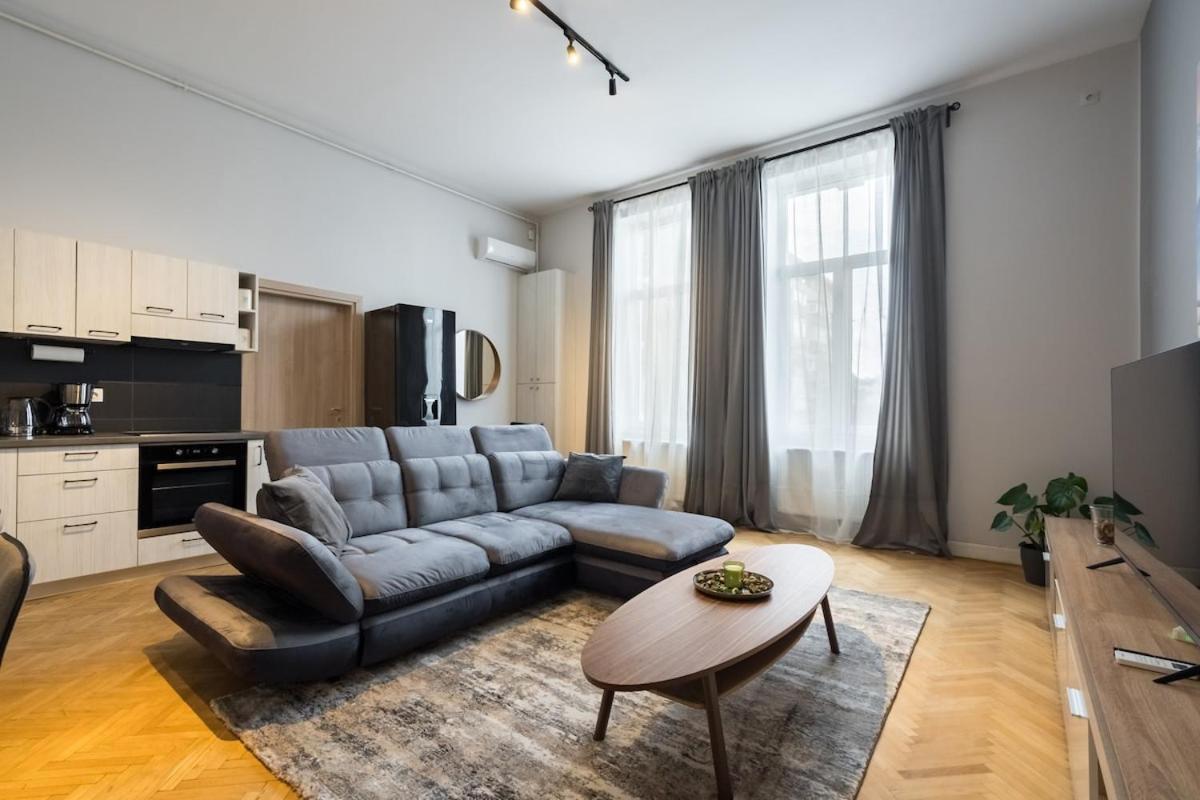 Sunny Large Flat - Amzei Square - Superb Balcony Apartment Bucharest
