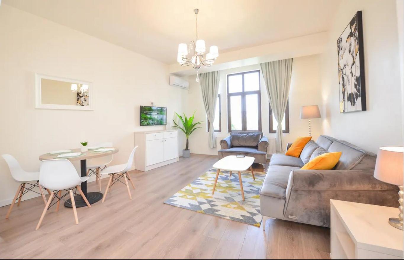 Spacious Deluxe Old Town-free Parking *