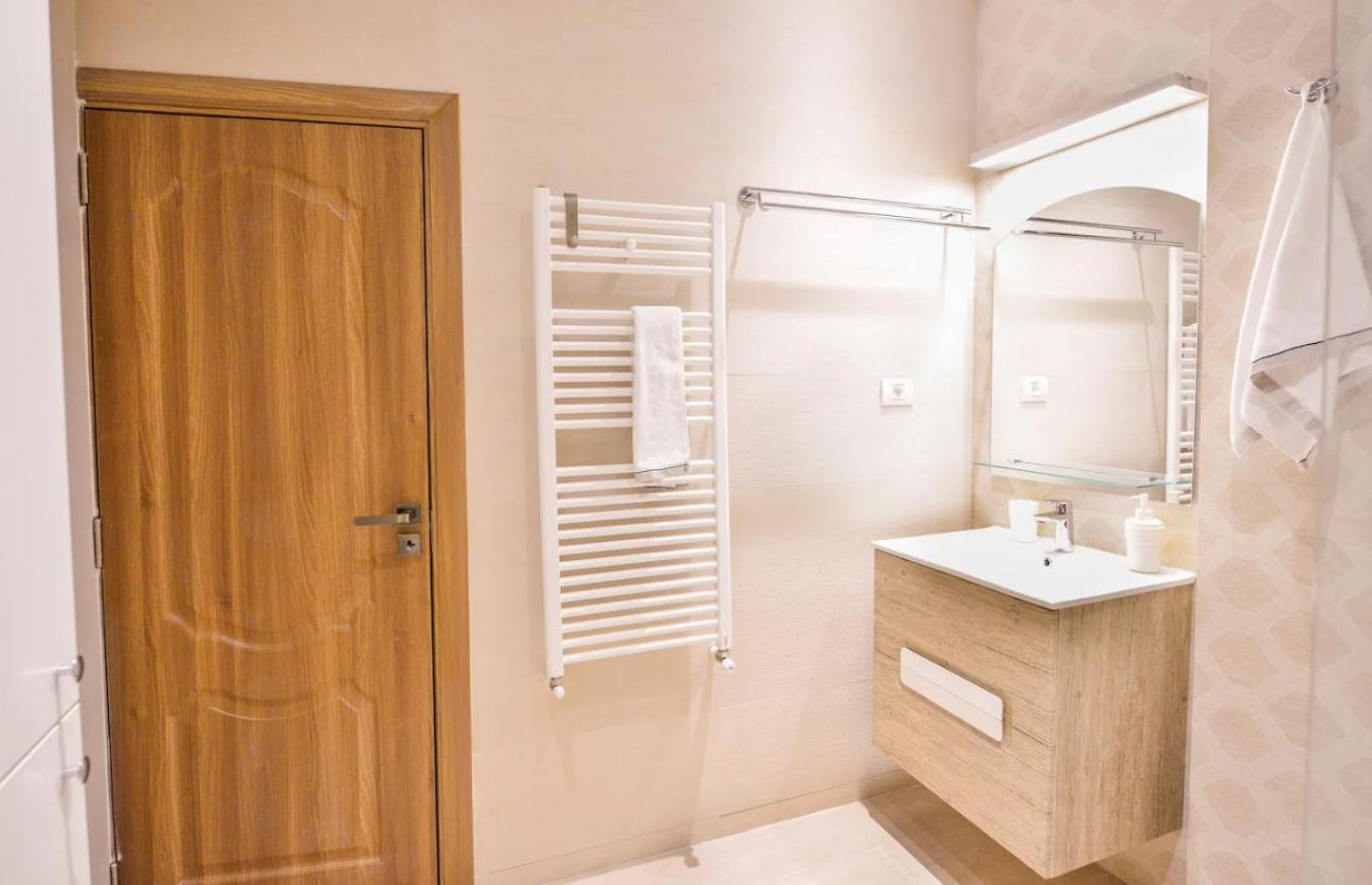 Spacious Deluxe Old Town-free Parking Apartment *