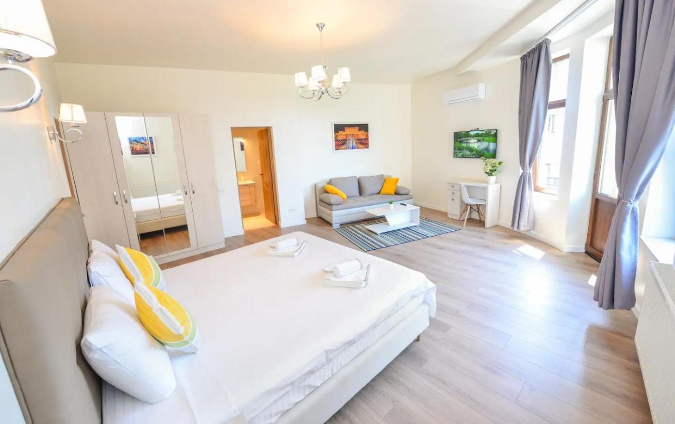 Spacious Deluxe Old Town-free Parking Apartment Bucharest