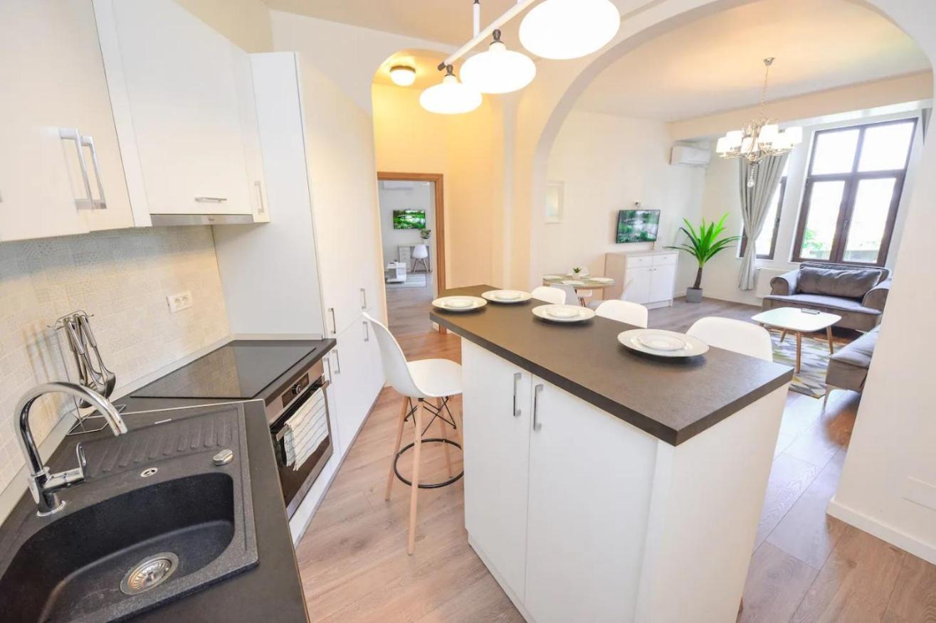 Apartment Spacious Deluxe Old Town-free Parking