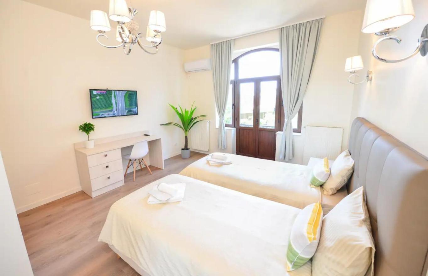 Spacious Deluxe Old Town-free Parking *