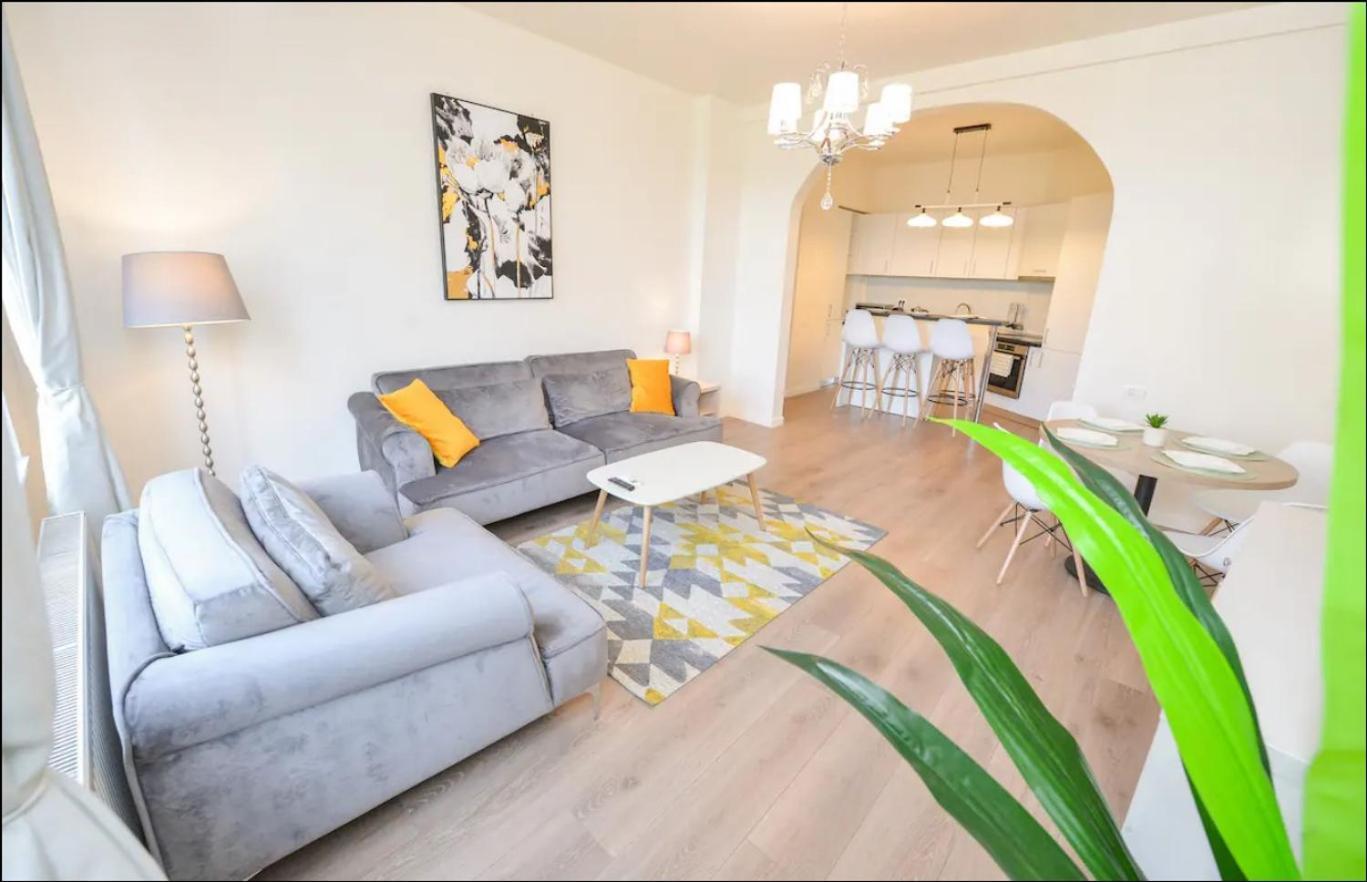 Spacious Deluxe Old Town-free Parking Apartment *