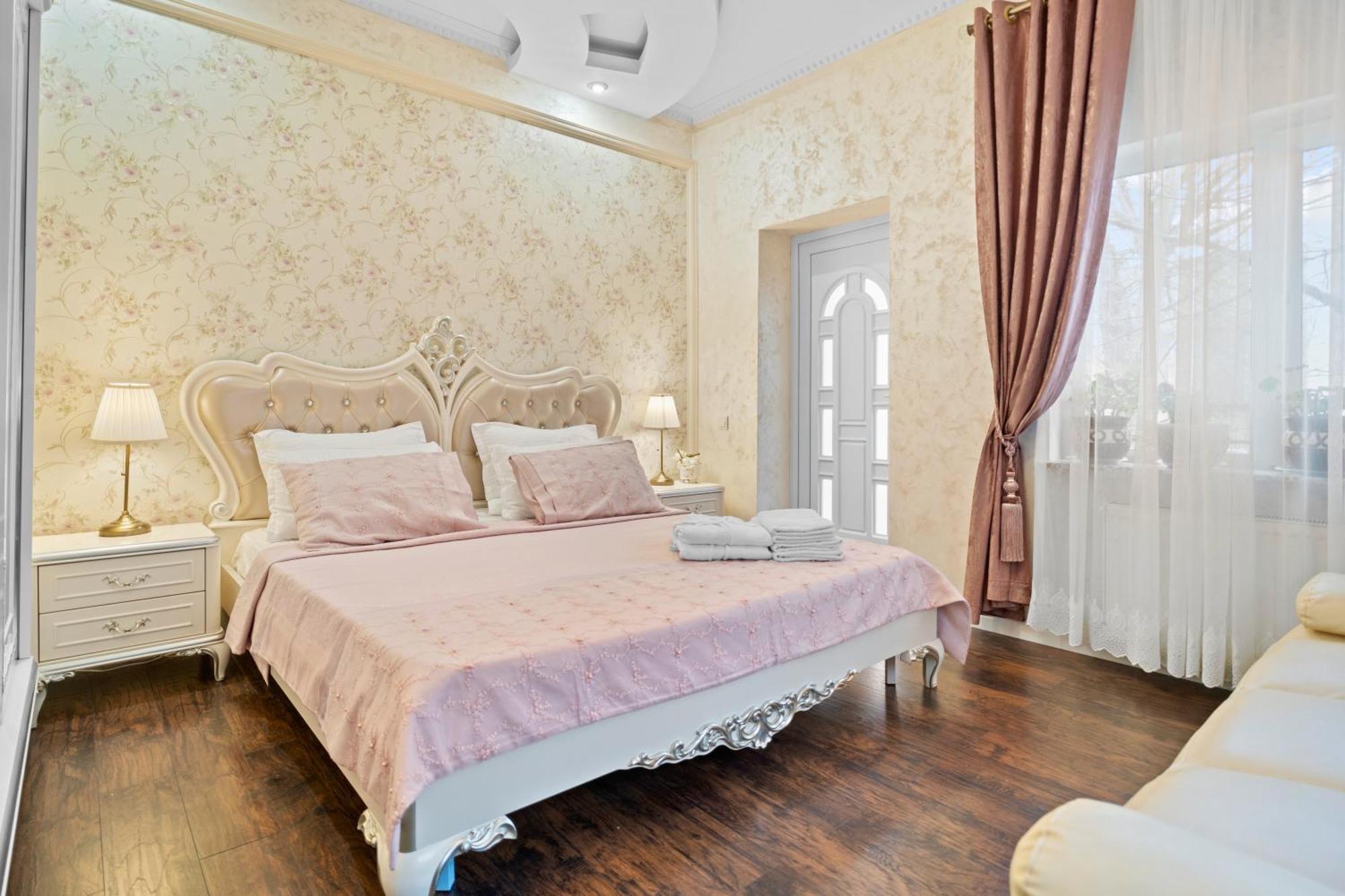 High-end 3br - Private Garden, Terrace & Bbq Villa Bucharest