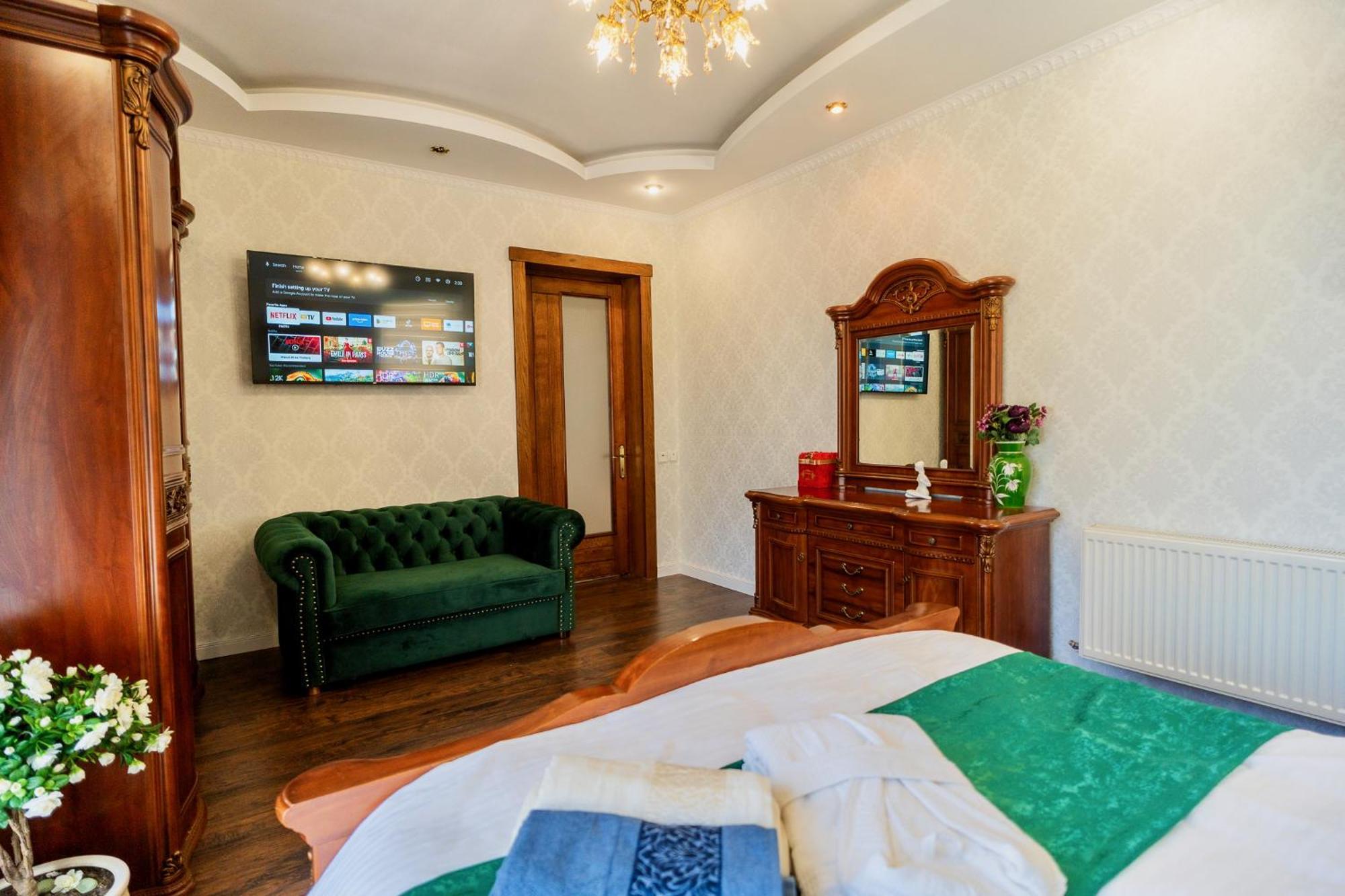 High-end 3br - Private Garden, Terrace & Bbq Villa Bucharest