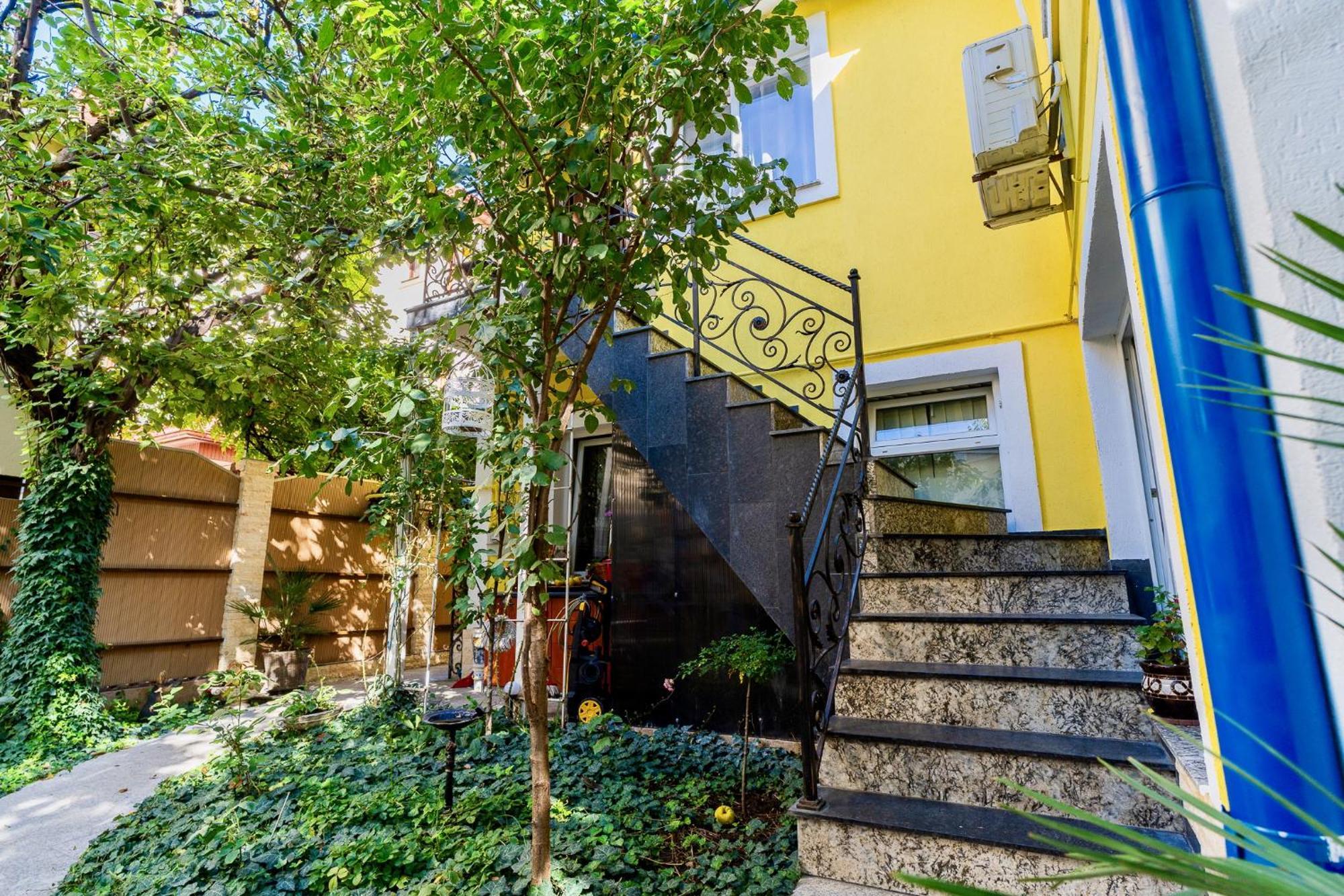 Villa High-end 3br - Private Garden, Terrace & Bbq Bucharest