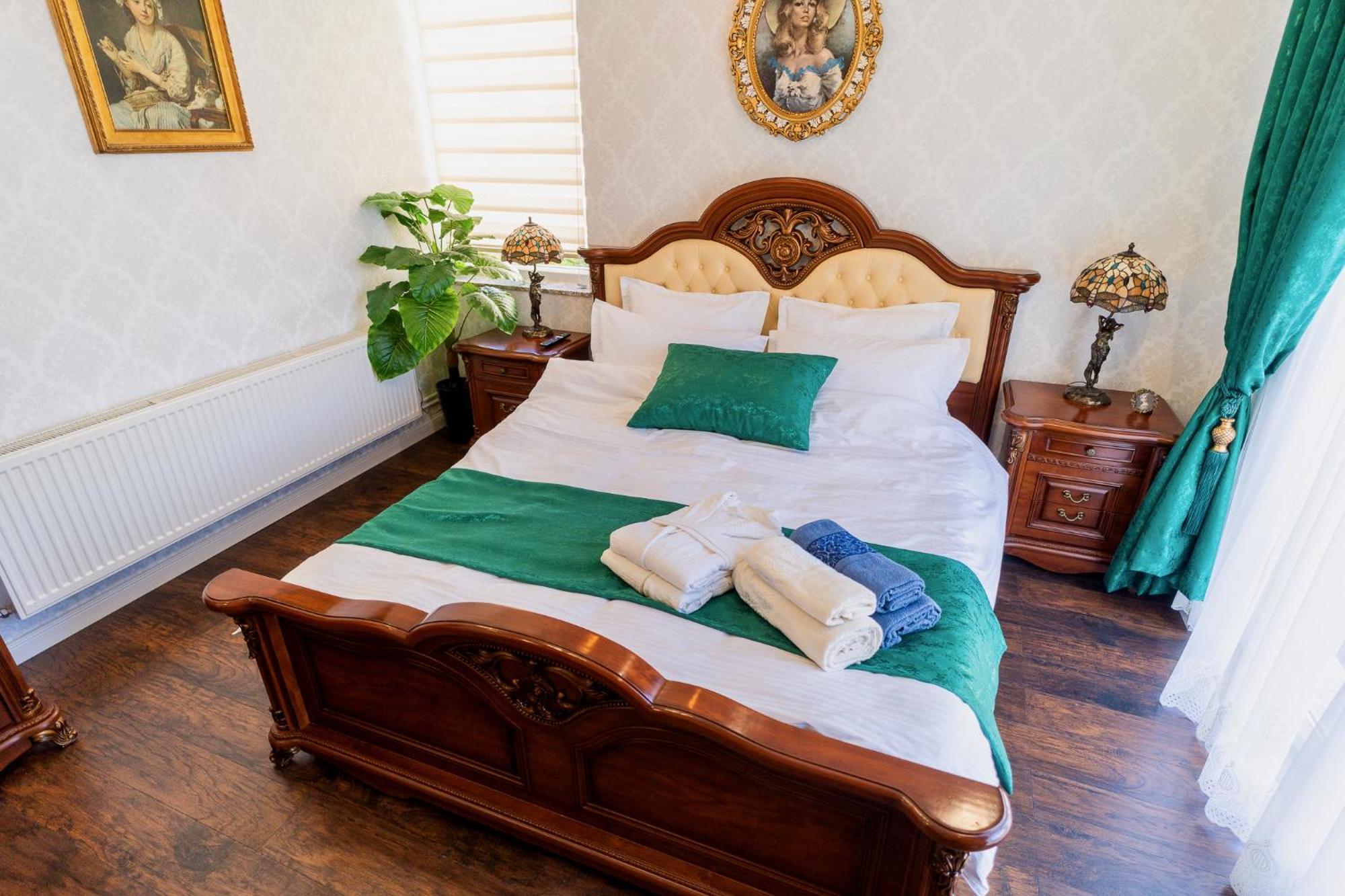 Luxurious With Lush Garden And Huge Terrace Near Herastrau Park Apartment Bucharest