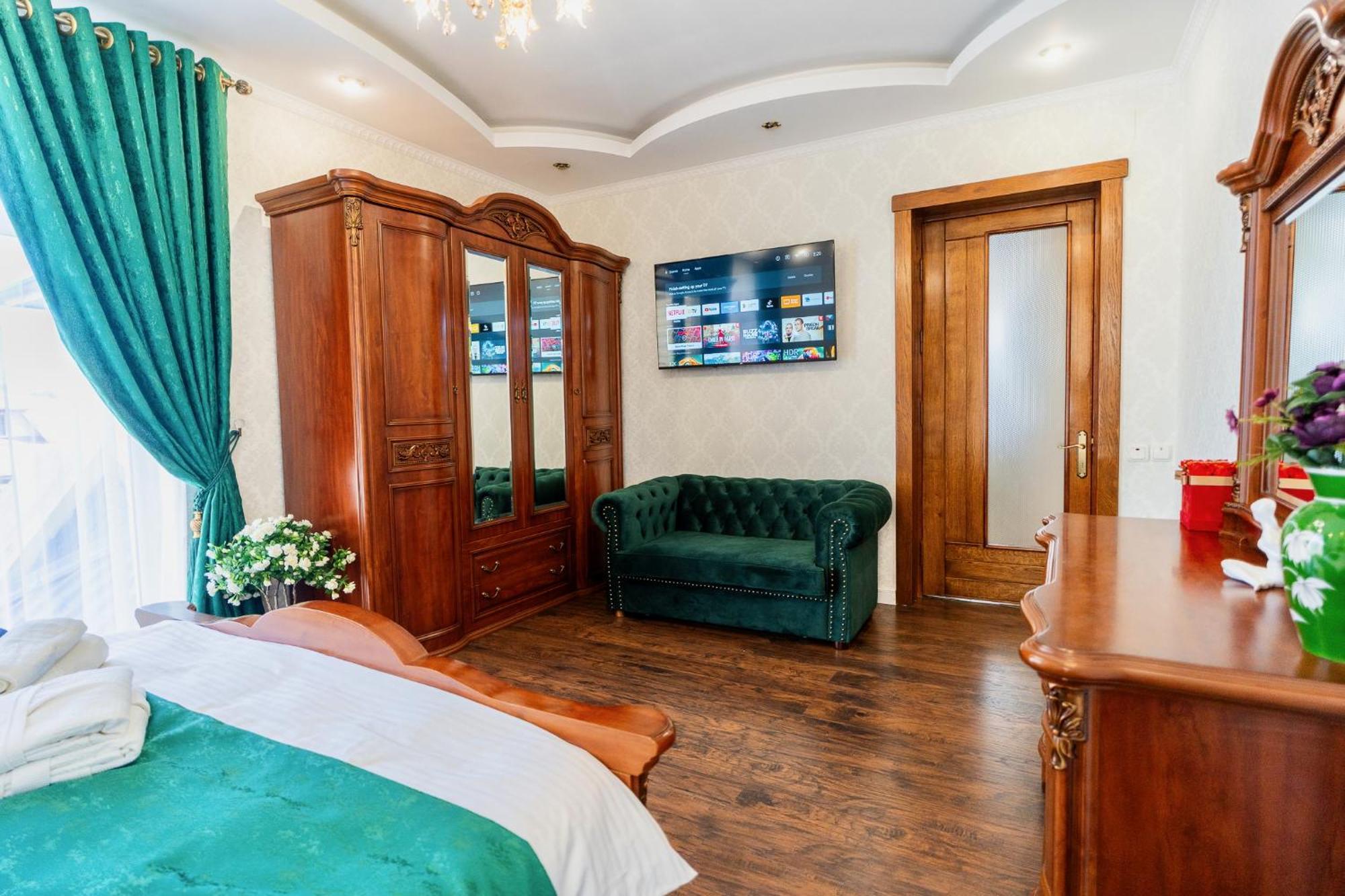 Luxurious With Lush Garden And Huge Terrace Near Herastrau Park *