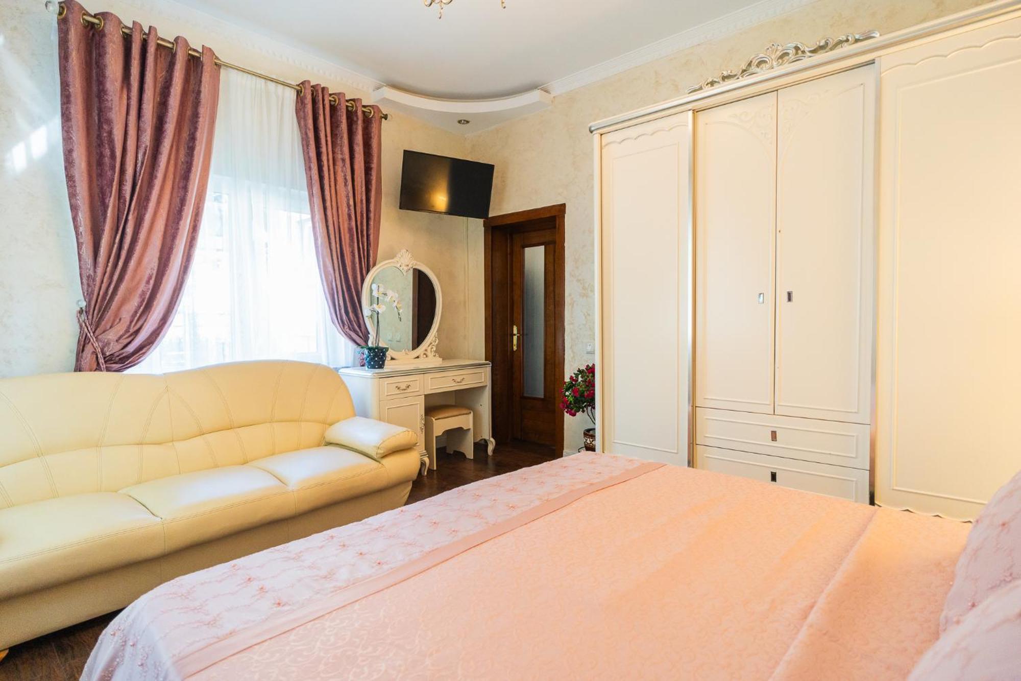 Luxurious With Lush Garden And Huge Terrace Near Herastrau Park Apartment Bucharest