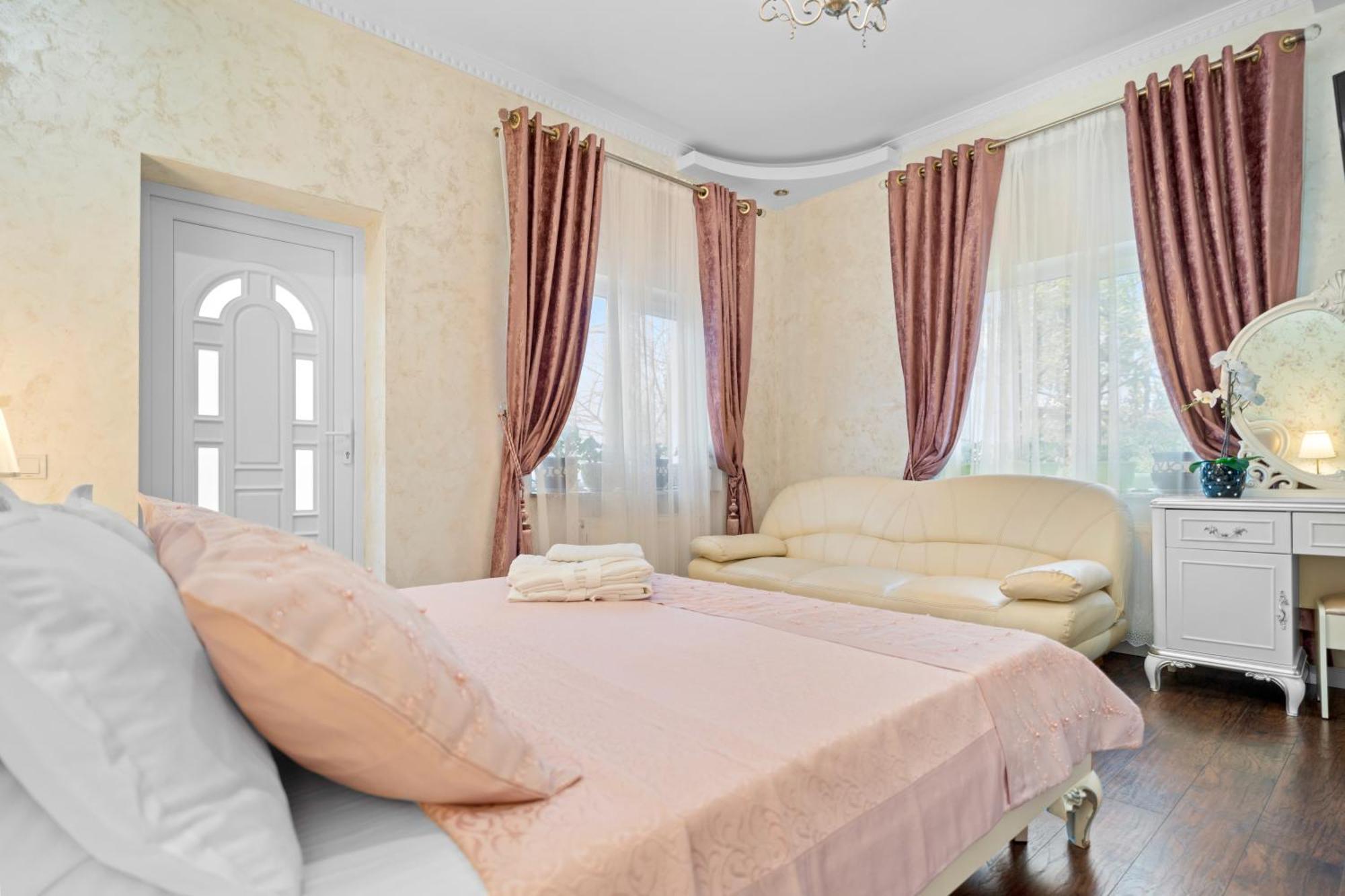 Apartment Luxurious With Lush Garden And Huge Terrace Near Herastrau Park Bucharest