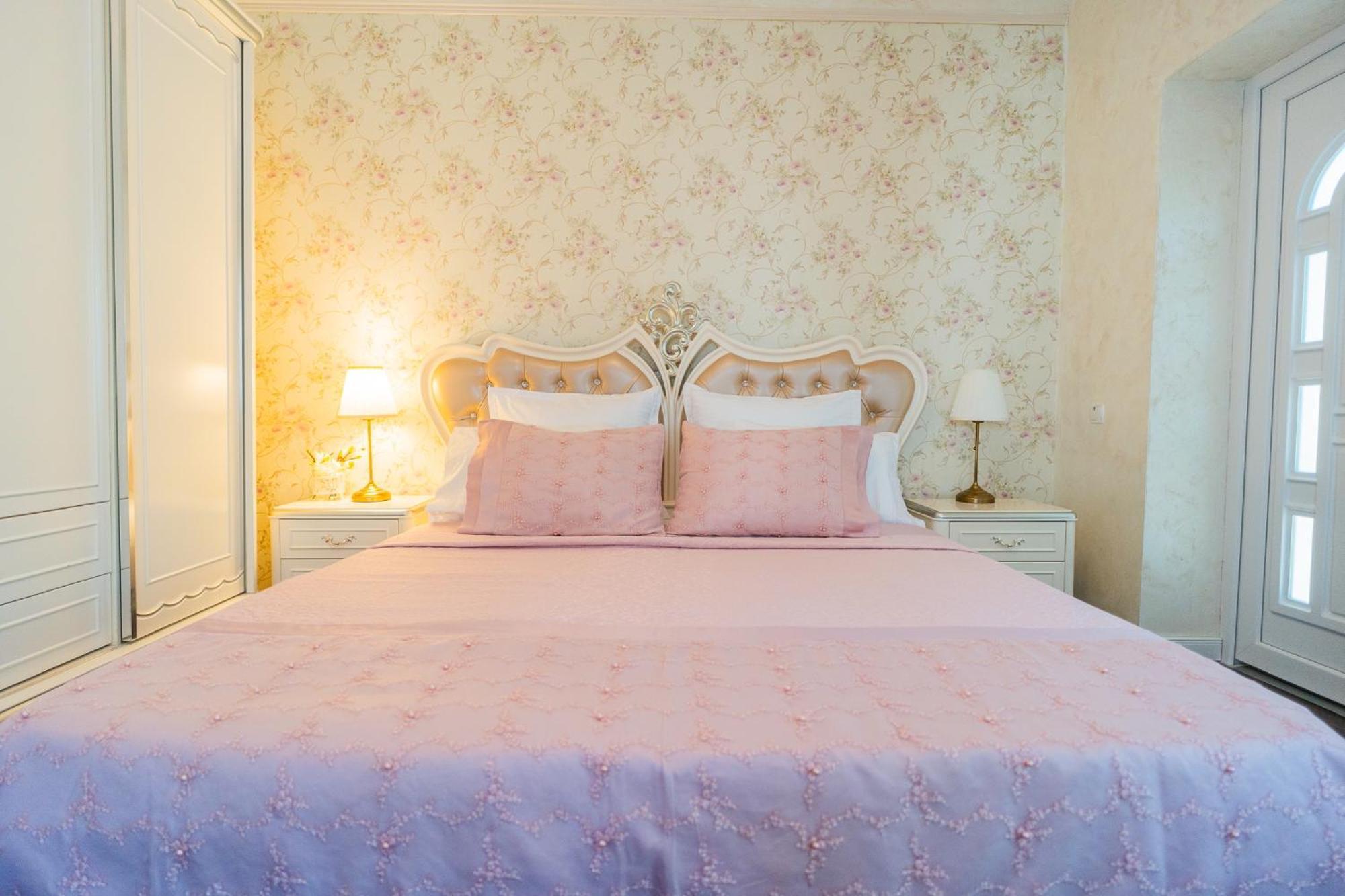 Luxurious With Lush Garden And Huge Terrace Near Herastrau Park *