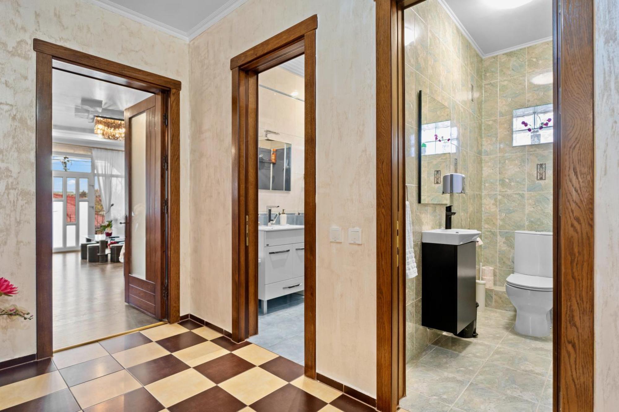 Luxurious With Lush Garden And Huge Terrace Near Herastrau Park Bucharest