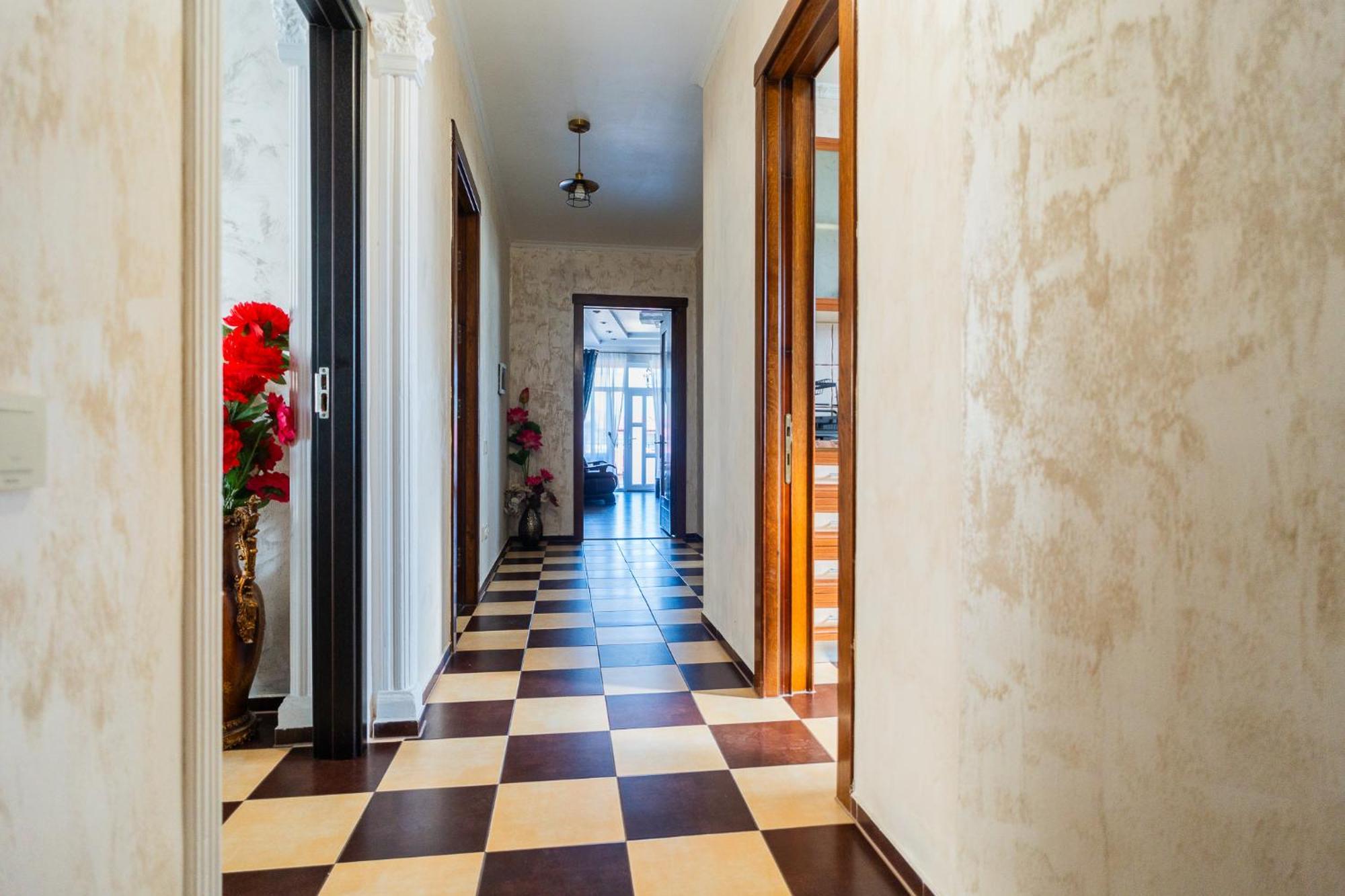 Luxurious With Lush Garden And Huge Terrace Near Herastrau Park Apartment