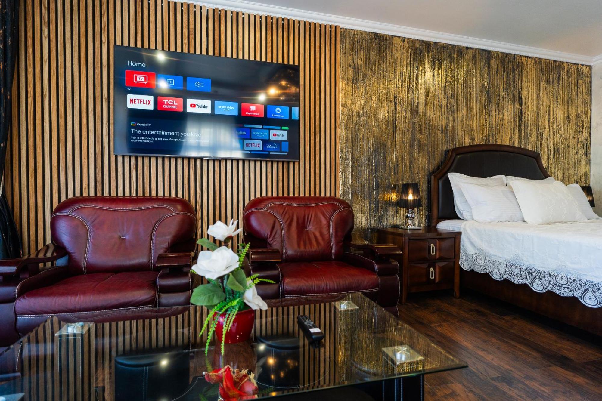 Luxurious With Lush Garden And Huge Terrace Near Herastrau Park * Bucharest