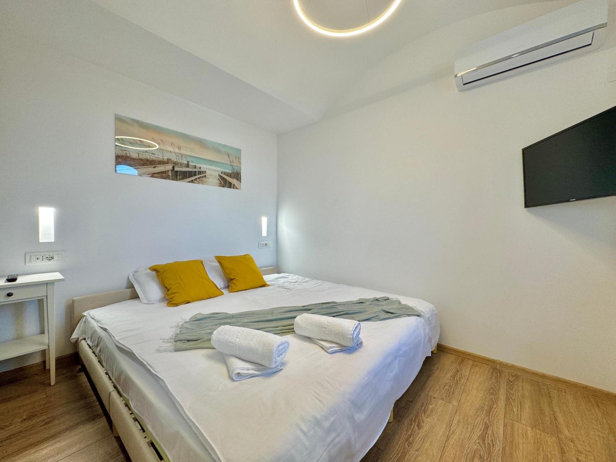 Victoriei Two Bedroom Apartament *