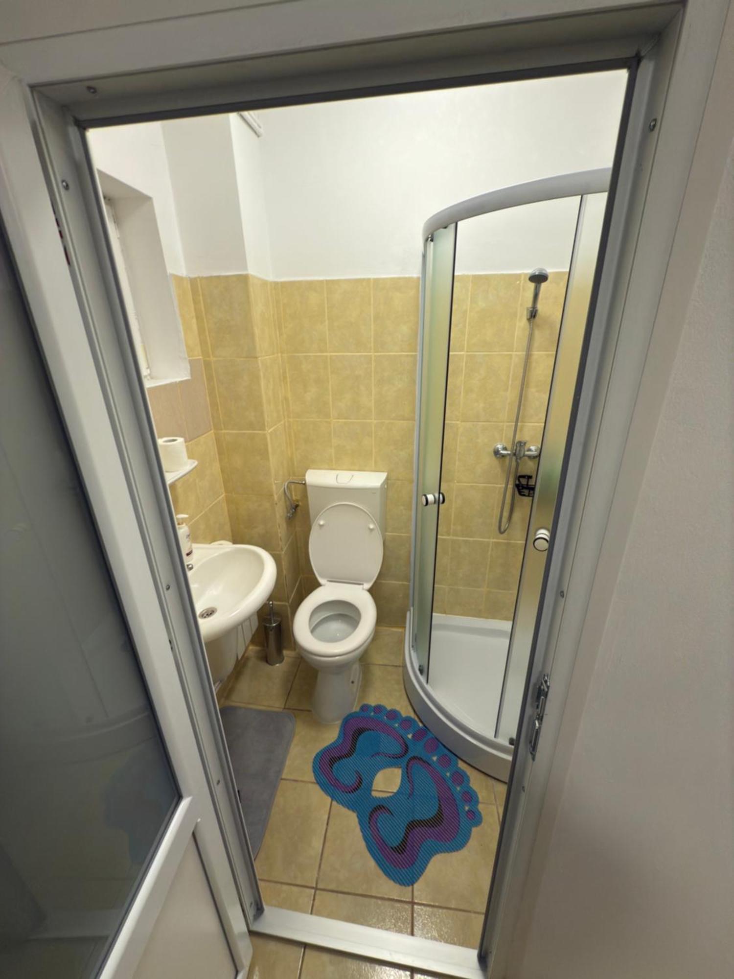 Efrem Guest house