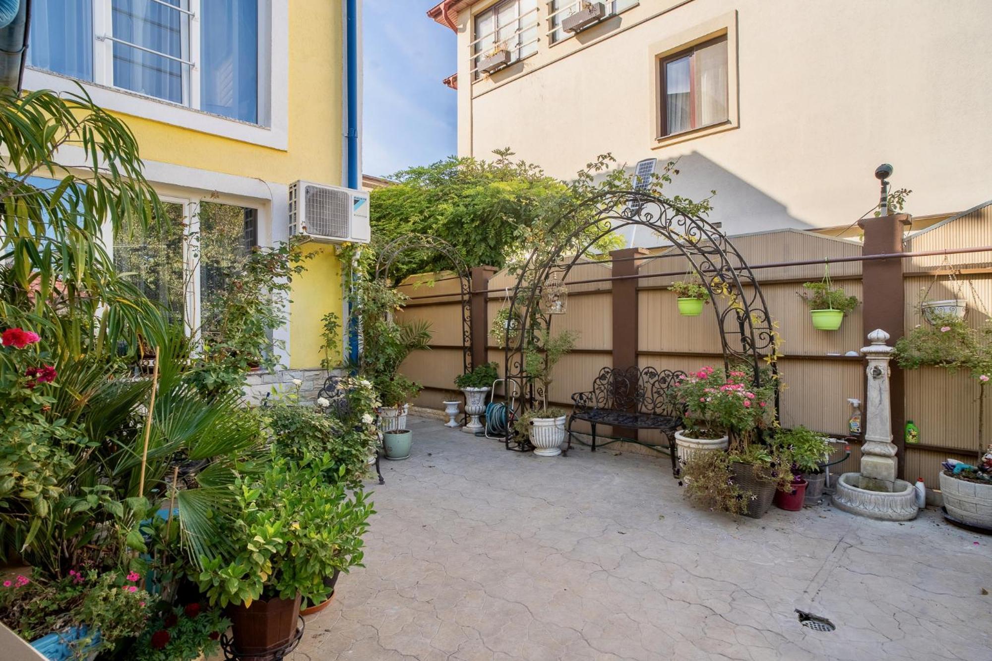 Cozy With Free Parking Close To Romexpo Apartment