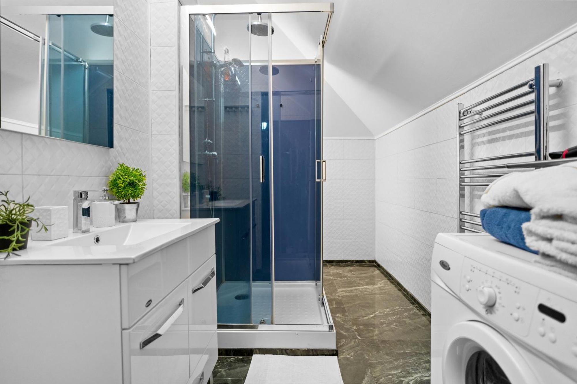 Cozy With Free Parking Close To Romexpo Apartment *