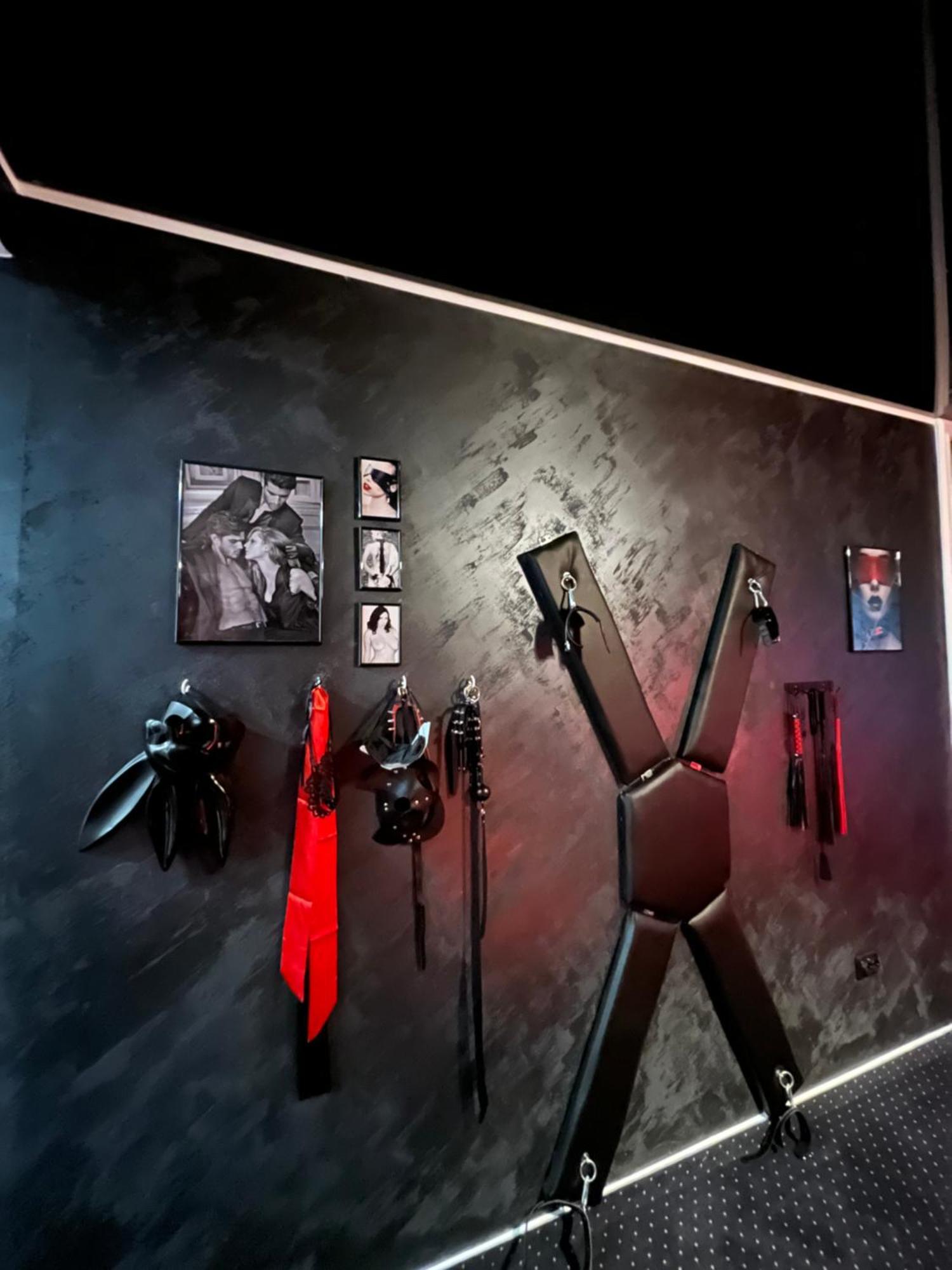 Adult Only Fantasy Apartment Bucharest