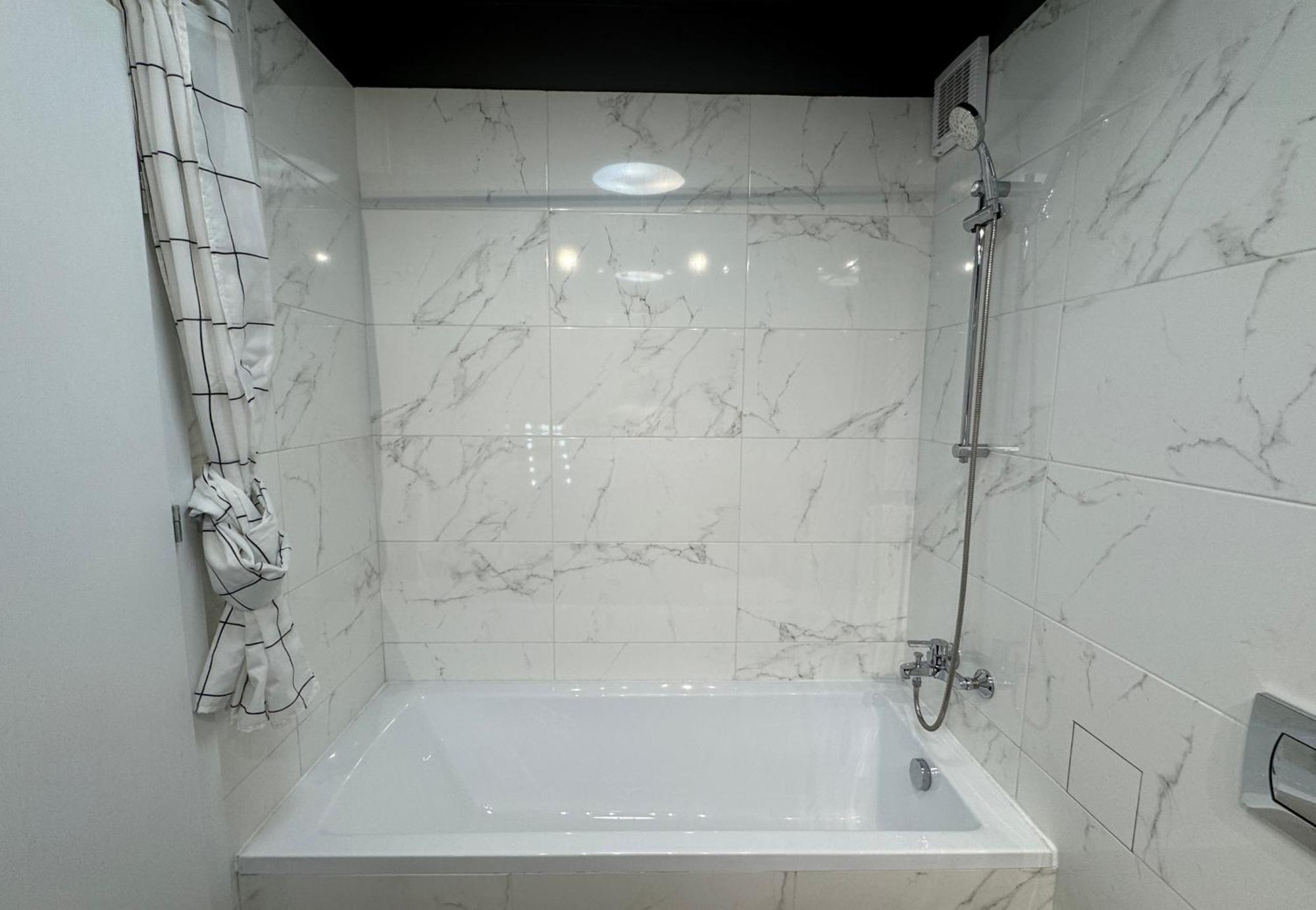 Executive Duplex With Balcony, Skyline Views & Free Parking Bucharest