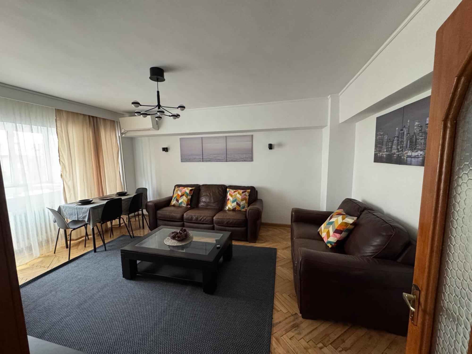 Apartment Decebal Overlooking The Boulevard Bucharest