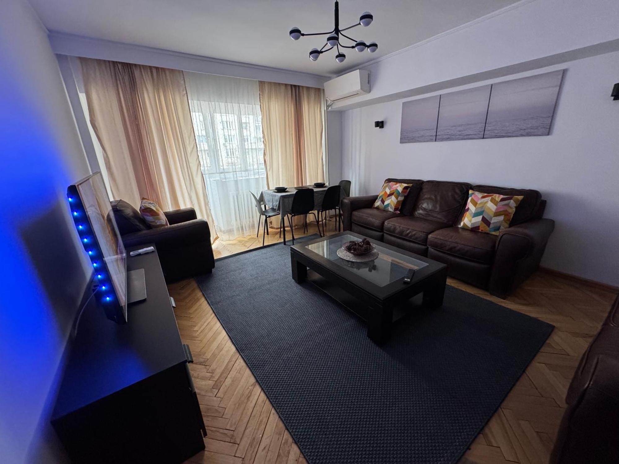 Apartment Decebal Overlooking The Boulevard Bucharest