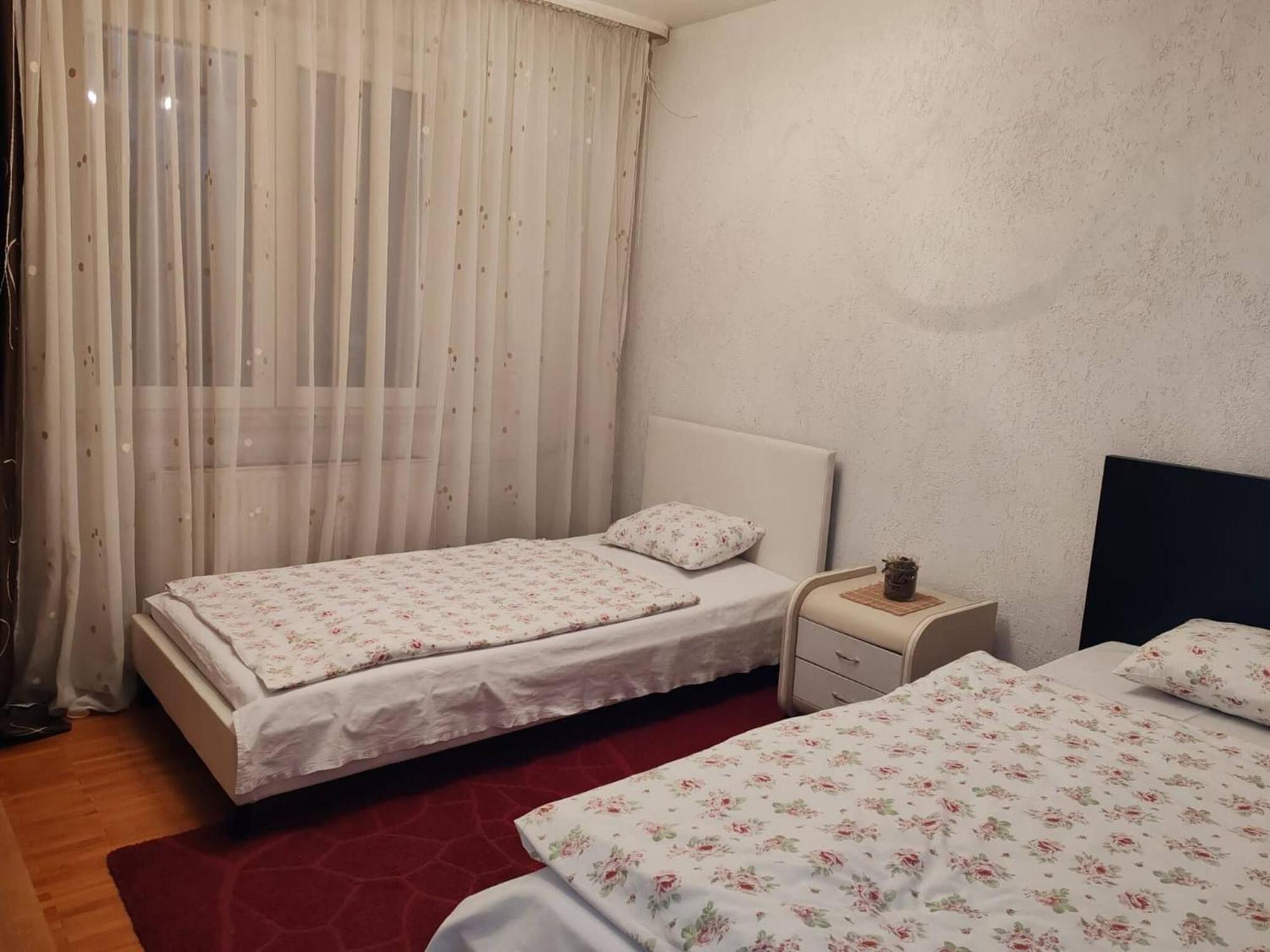 Parklake 4 With 6 Beds Accomodates 9 People Entire Apartment *