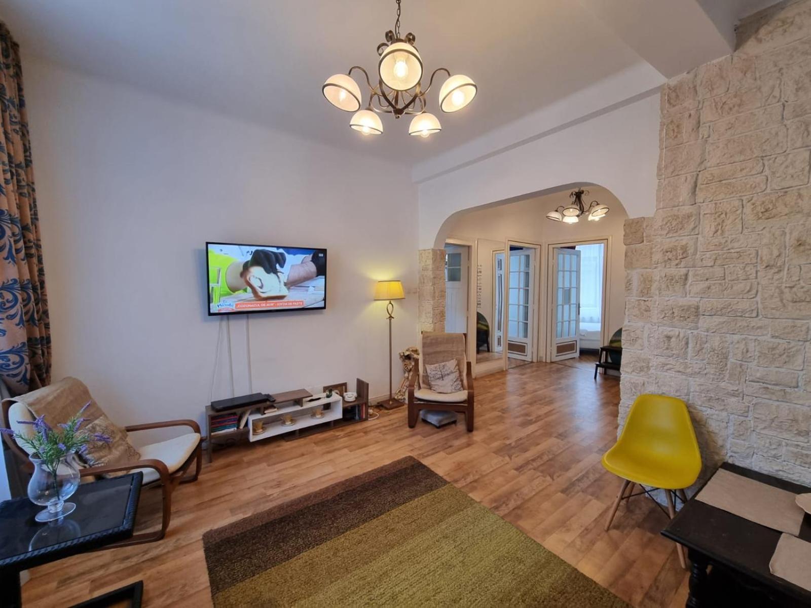 Golden - In The Heart Of Old Town Bucureşti