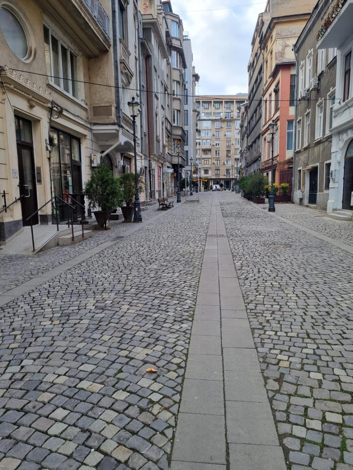 Golden - In The Heart Of Old Town