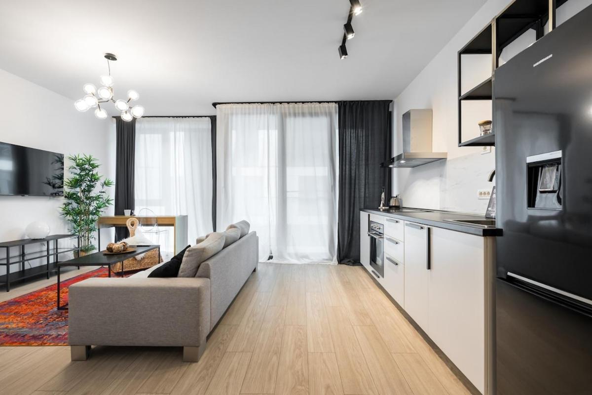 Elegance In Win Herastrau - King Bed Apartment Bucharest