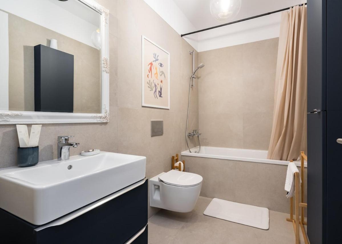 Elegance In Win Herastrau - King Bed Apartment Bucharest