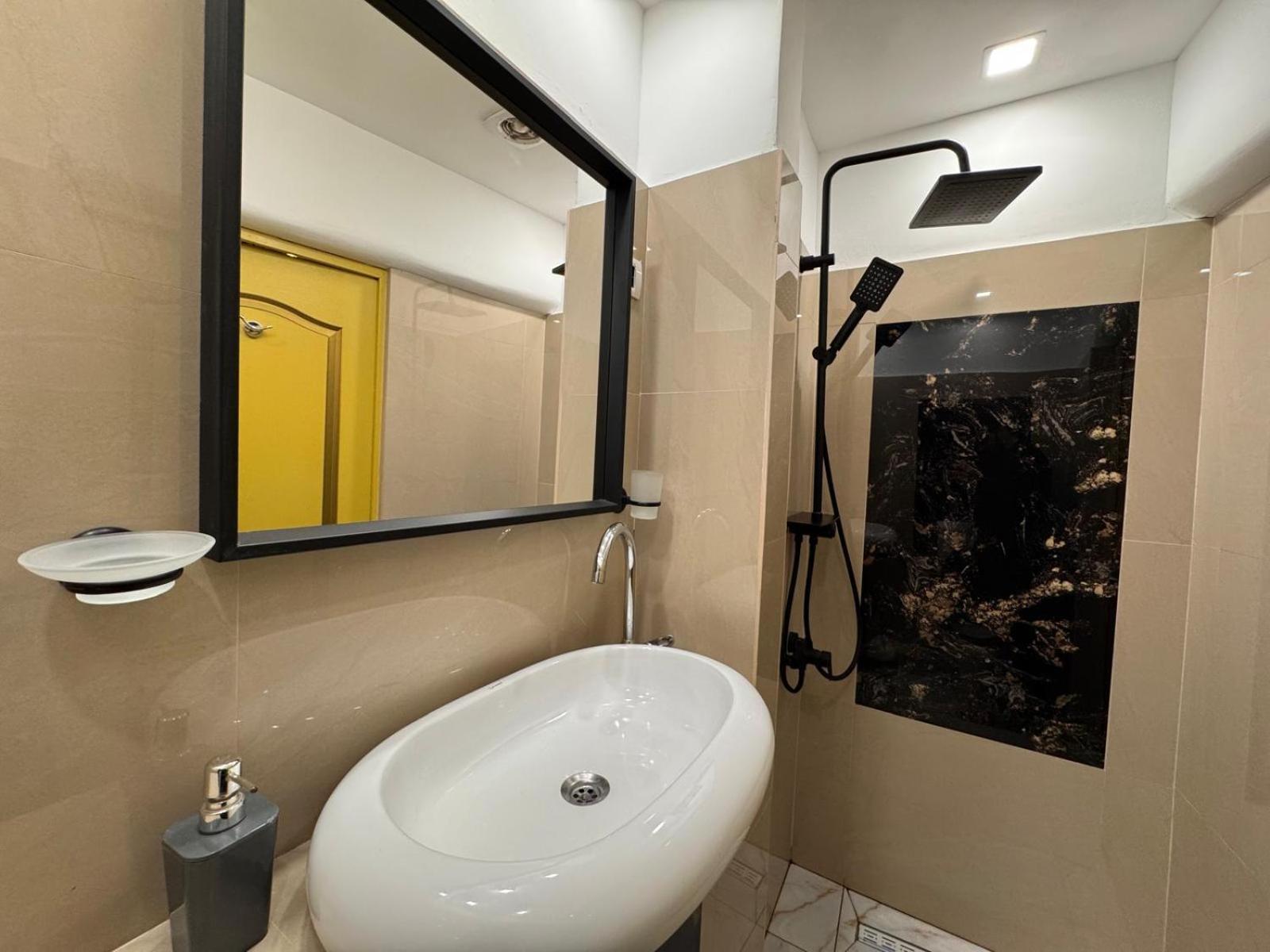 Hotel Harry Piata Romana