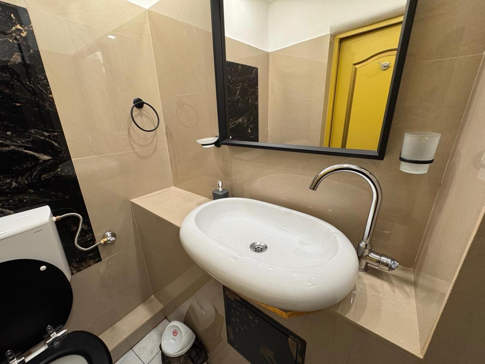 Hotel Harry Piata Romana 3*