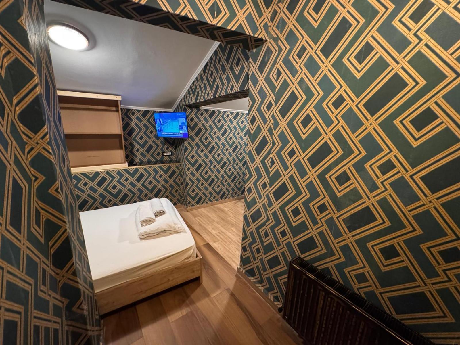Hotel Harry Piata Romana