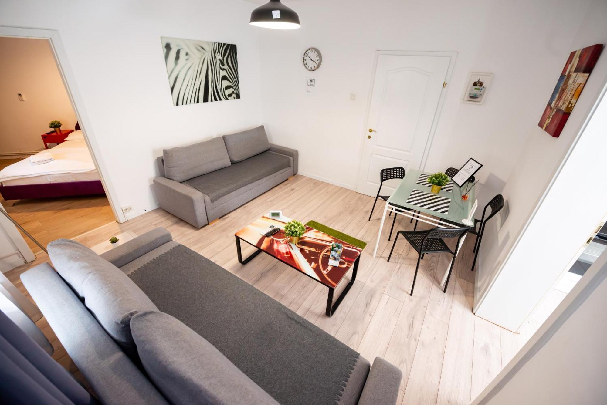 Old Town Apartment *