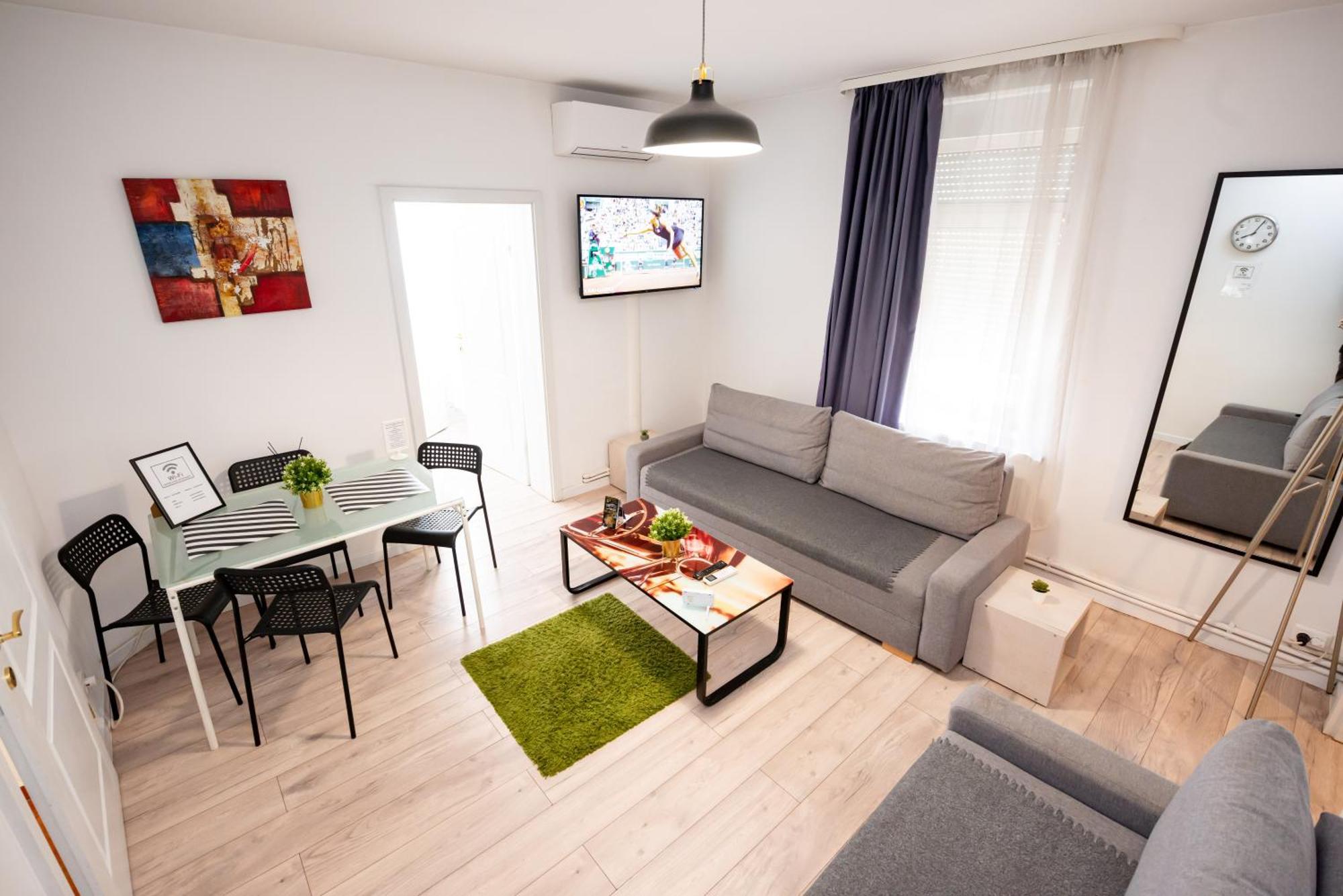 Old Town Apartment *
