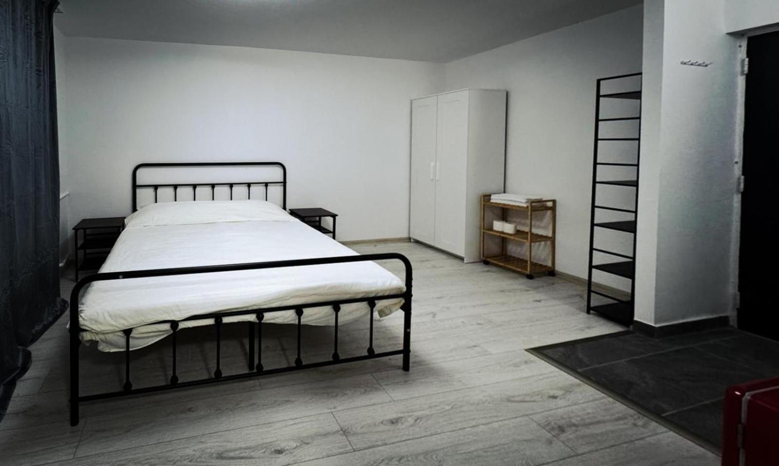 Sun Apartment *