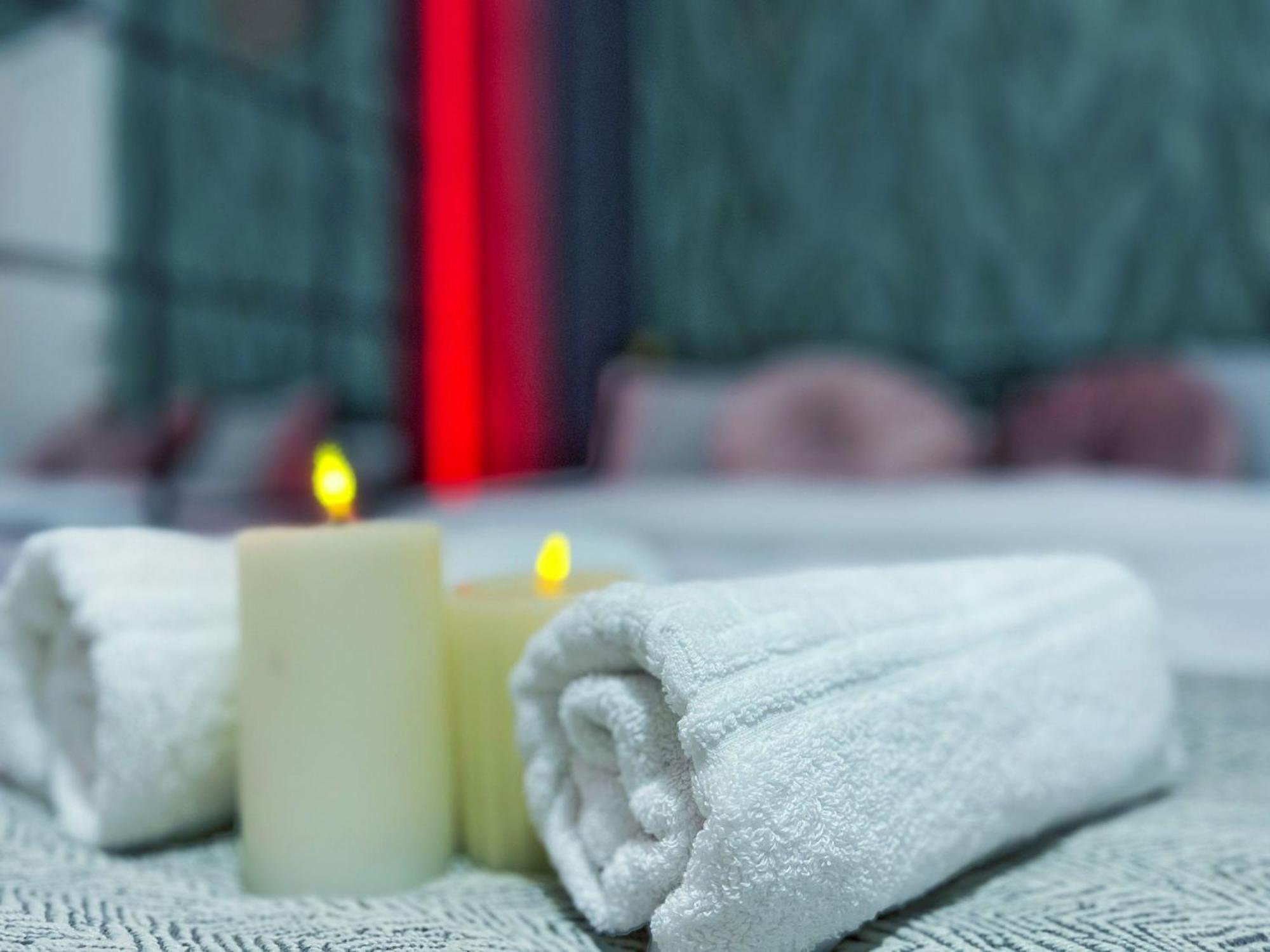 Saints & Sinners Romantic Jacuzzi Pousada Bucareste