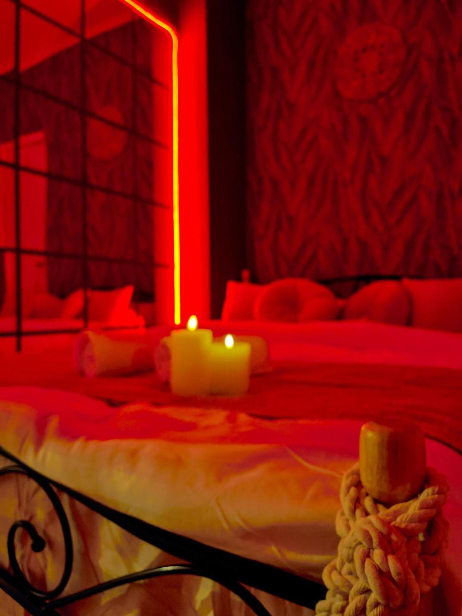 Saints & Sinners Romantic Jacuzzi *