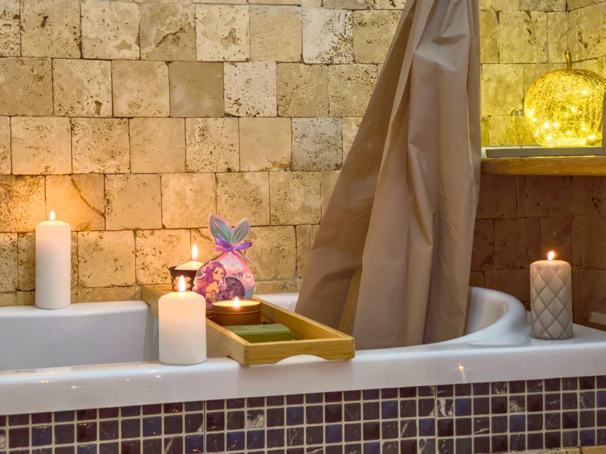 Saints & Sinners Romantic Jacuzzi * Bucareste