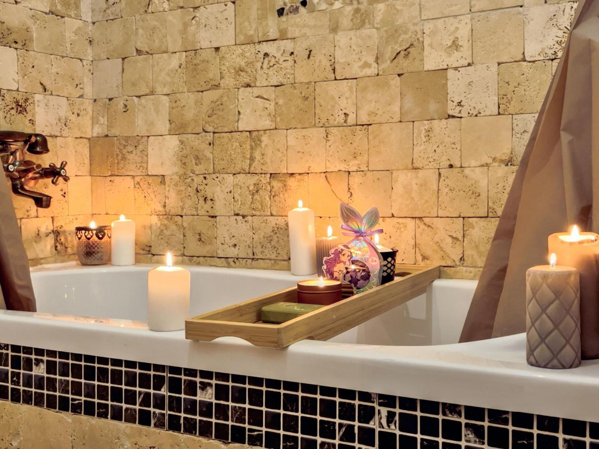 Saints & Sinners Romantic Jacuzzi Pousada