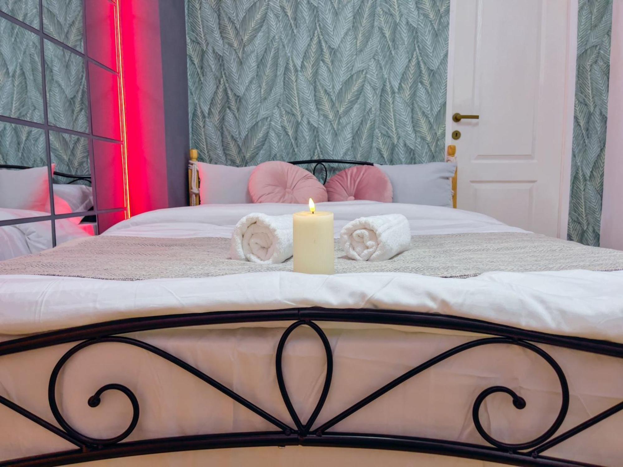 Saints & Sinners Romantic Jacuzzi Pousada *