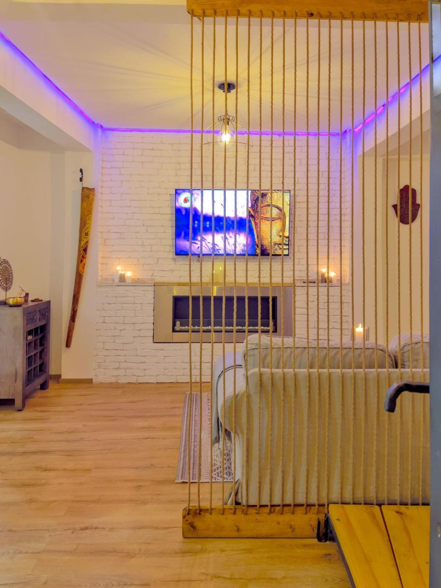 Saints & Sinners Romantic Jacuzzi Bucharest