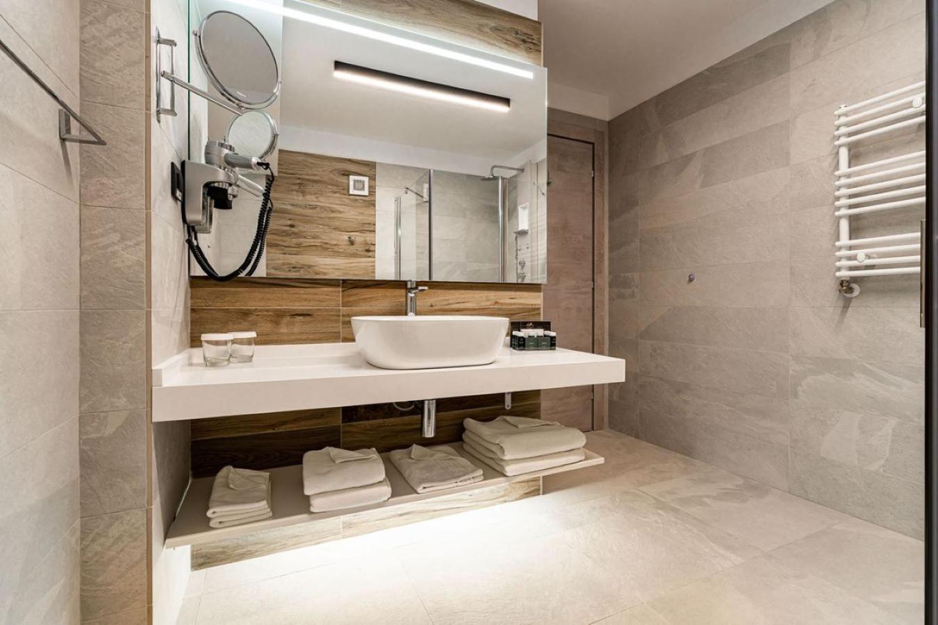 Novos Luxury