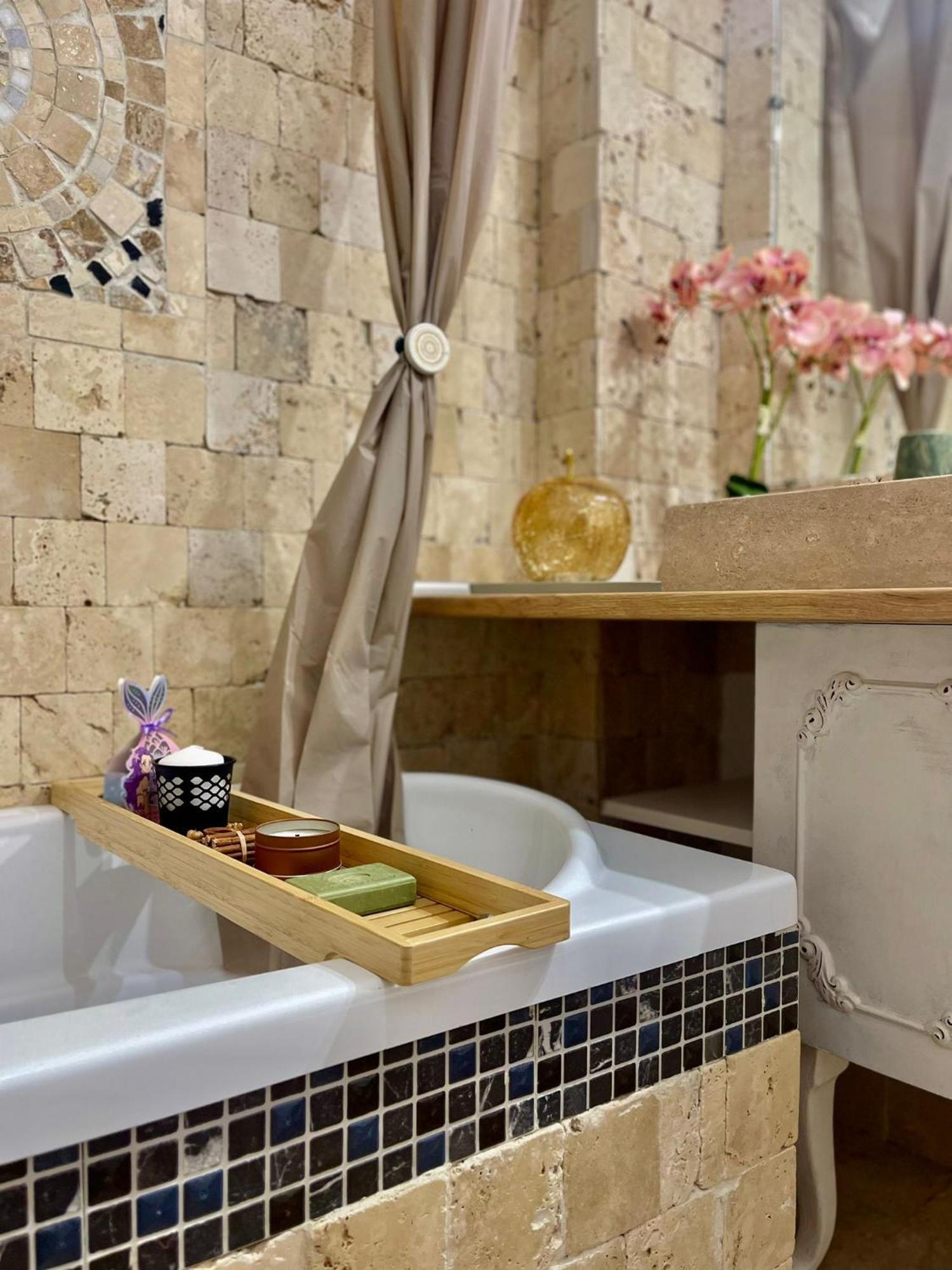 Villa Saints & Sinners Romantic Jacuzzi