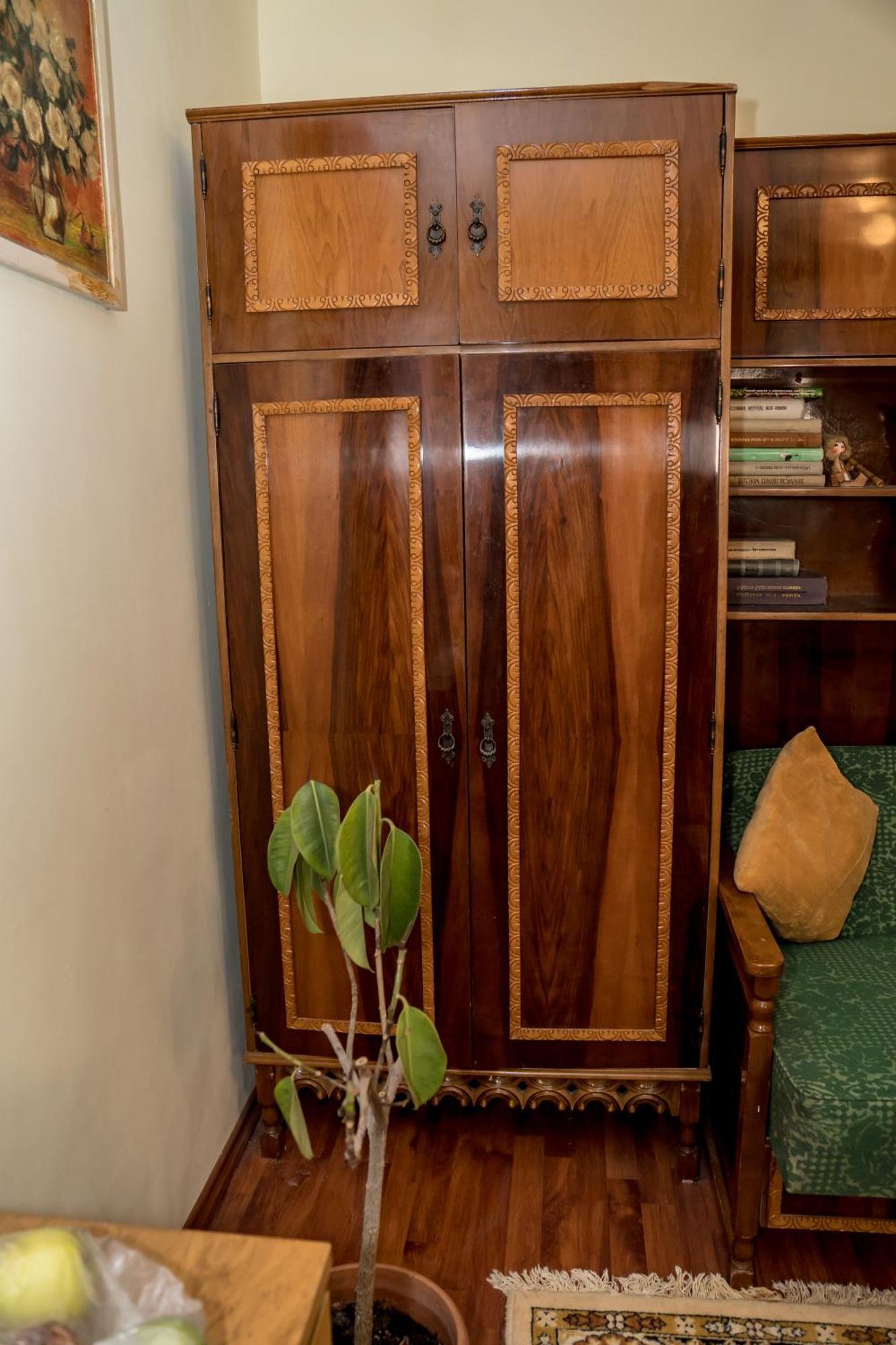 Apartment Vintage Experience With A 1965 Rocking Chair In Center 2 *