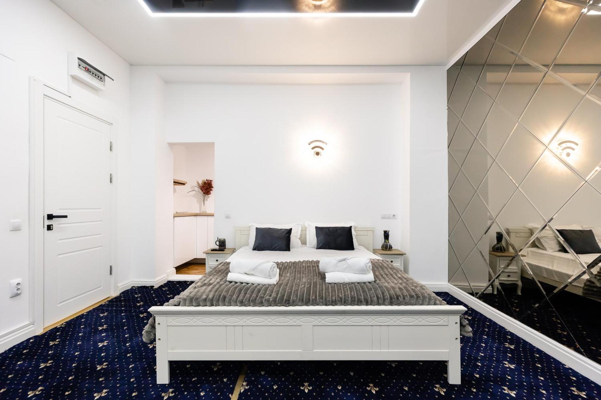 La Aparthotel *